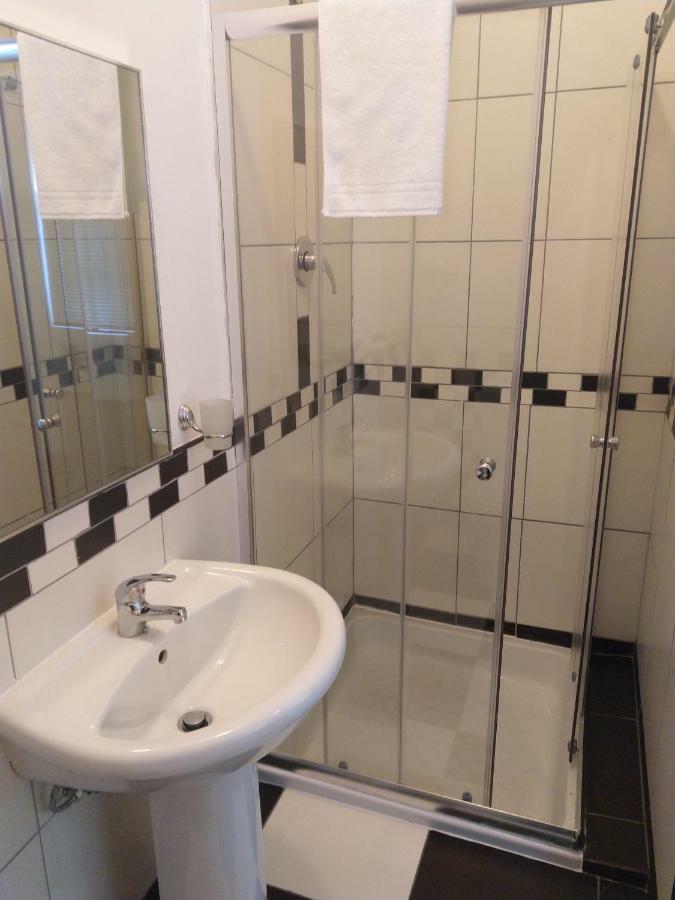 Savoy Hotel Beaufort-West Beaufort Wes Buitenkant foto